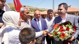 Bakan Kurum’a Zey Köyü’nden Teşekkür! Depremzede Vatandaş: Bize Bebek Gibi Baktınız
