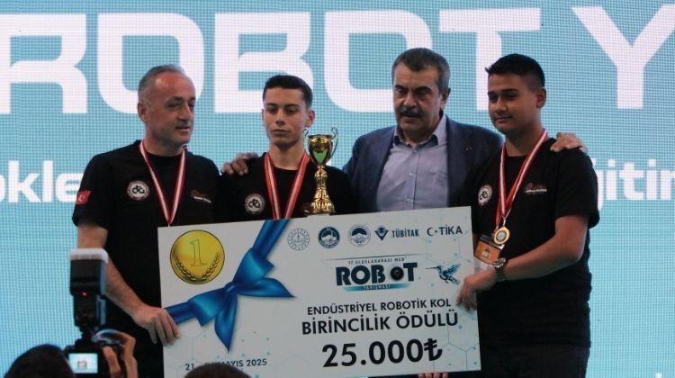 Bakan Tekin: Öğrencilerin bilgiyi beceriye dönüştürmeleri önceliğimiz