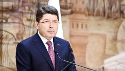 Bakan Tunç’tan DEM’e… Burada top oynamıyoruz