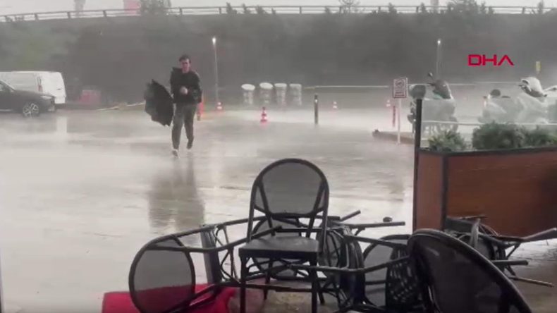 Başkent Ankara’da Sağanak Yağış Etkili Oldu