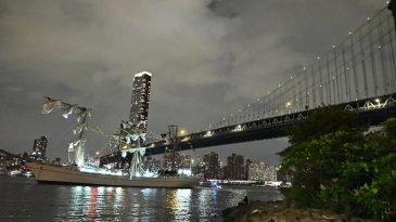 Brooklyn Köprüsü’nde Dehşet Veren Çarpışma: Donanma Gemisi Kontrolden Çıktı