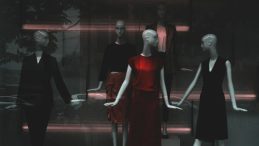 Burberry Binlerce Kişiyi İşten Çıkaracak