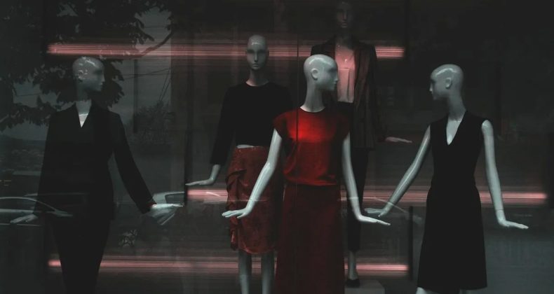 Burberry Binlerce Kişiyi İşten Çıkaracak