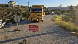 Burdur’da ‘Tapulu arazim’ diyerek yolu trafiğe kapattı