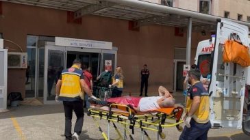 Camide Minibüs Yıkama Uyarısı Kavga ile Sonuçlandı, Muhtar Yaralandı