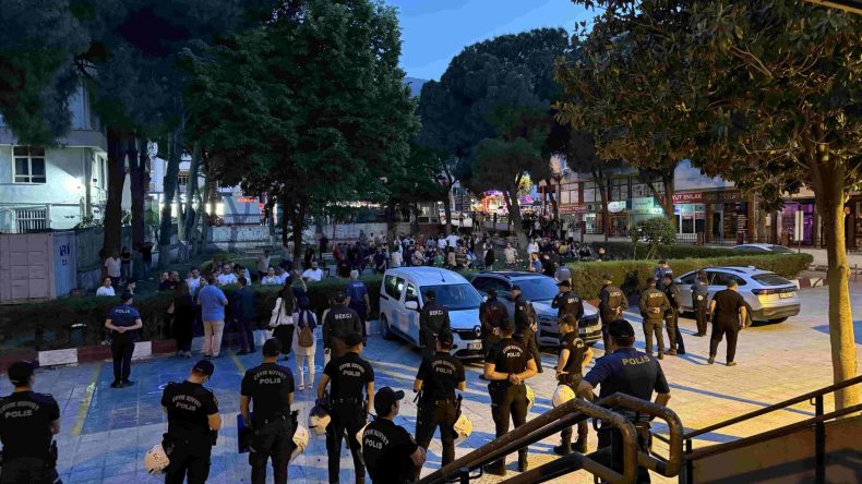 CHP Kemalpaşa Gençlik Kolları Başkanı, Cumhurbaşkanına Hakaretten Tutuklandı