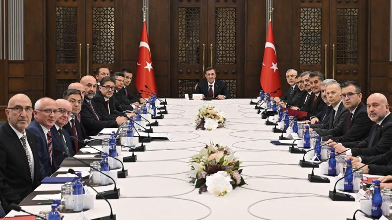 Cumhurbaşkanı Yardımcısı Yılmaz, Metal Sektörü Temsilcileriyle Bir Araya Geldi