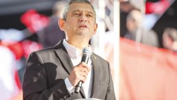 Demokrasi Bir Tren Mi, Yoksa Bir Tramvay mı?