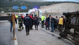Denizli’de Servis Minibüsü İle Otomobil Çarpıştı: 18 Yaralı
