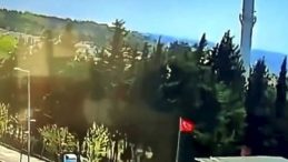 Depremin Ardından Güzelce Yeni Camii’nin Alemi Düştü