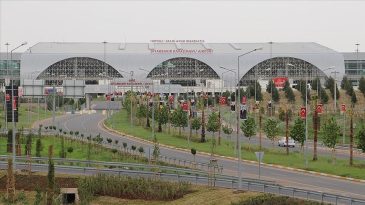 Diyarbakır Havalimanı Pistinde Çatlaklar Oluştu, Uçaklar İnemedi