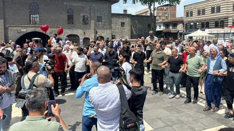 Diyarbakır’da Bayram Coşkusu! Davul ve Zurna ile Kutlama