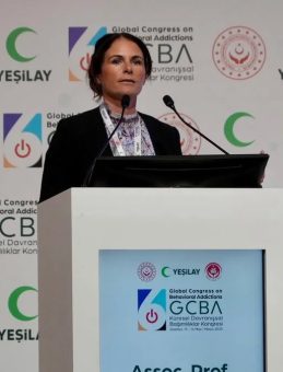 Dünyaca Ünlü Bilim İnsanından Korkutan Fast-Food ve Şeker Uyarısı: Beyni Uyuşturuyor, Bırakınca Depresyona Sokuyor