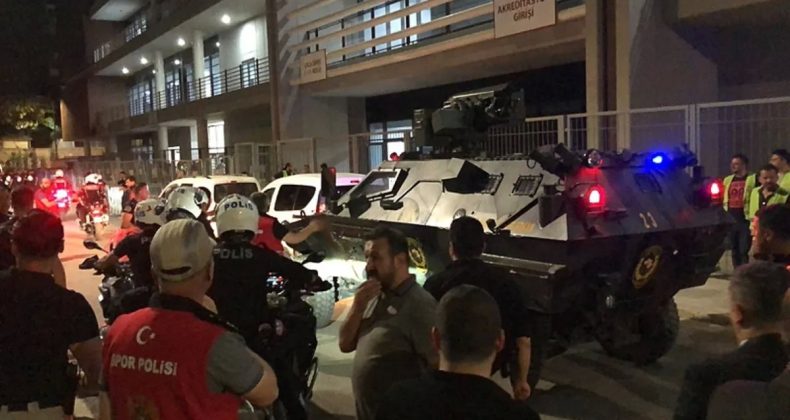 Elazığspor – Vanspor Maçının Ardından Futbolcular ve Hakemler Zırhlı Araçlarla Stat’tan Ayrıldı