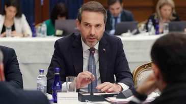 Enerji ve Tabii Kaynaklar Bakanı Bayraktar, Şam’da Emevi Camisi’ni ziyaret etti