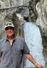 Eski Yeşilçam Oyuncusu Sosyal Medya Üzerinden Tanıştığı Kadın Tarafından Bıçaklandı!