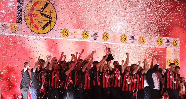 Eskişehirspor’un Zaferi Taraftarlarla Kutlandı
