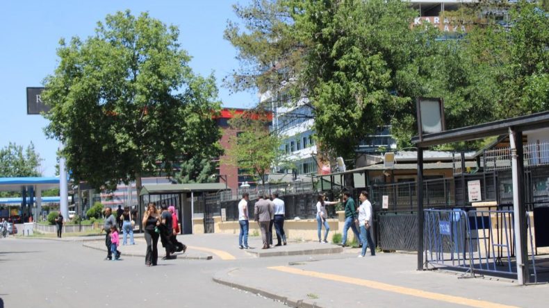 Ev Hapsinde Olan Koca, Darbettiği Eşinin Evinde Yaşadıktan Sonra Tutuklandı