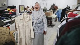 Evi Mağaza, Balkonu Depo! Gülseren Anne’nin Yardım Sevgisi Sokakları Sarıyor