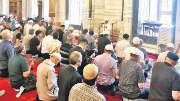 Fatih ve Muzaffer Ordusu Dualarla Anıldı