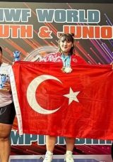 Fatmagül Türkiye’nin Gururu: Halterde Dünya Şampiyonu Oldu, Isparta’da Güllerle Karşılandı