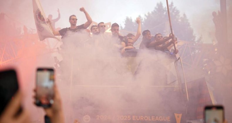 Fenerbahçe Beko, Euroleague Şampiyonluğunu Taraftarıyla Kutladı