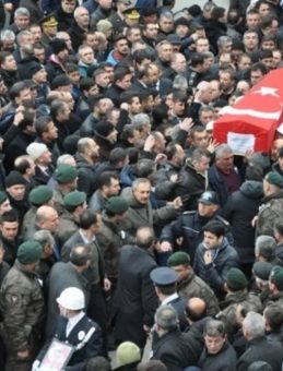 FETÖ’cü kaçak Bülent Ayaz’dan teröre teşvik! Emniyet müdürünü açık hedef gösterdi…