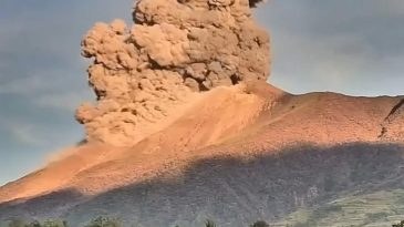 Filipinler’de volkanik patlama: Kanlaon Yanardağı kül püskürdü