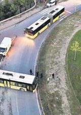 Freni Boşalan İETT Otobüsü Trafiği Felç Etti