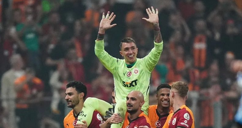 Galatasaray’da Duygusal Vedalar! Muslera ve Mertens Omuzlarda Taşındı…