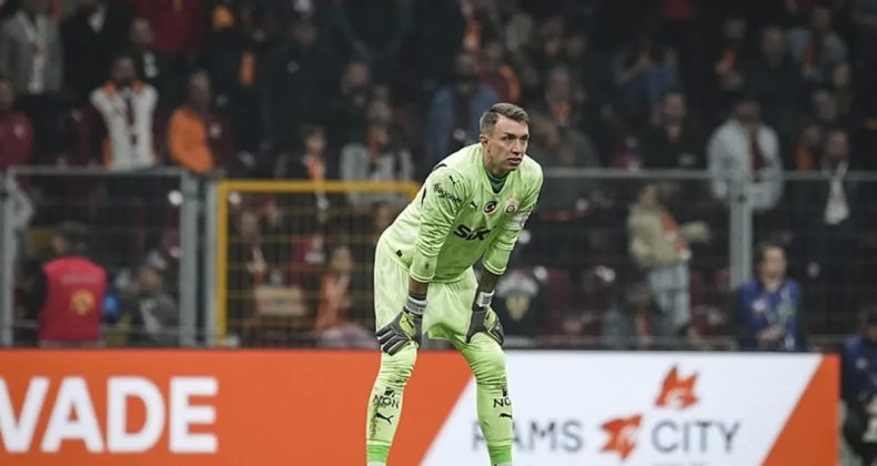 Galatasaray’da Fernando Muslera, Bülent Korkmaz’ı Yakaladı!