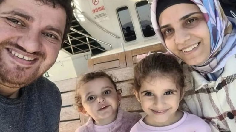 Göçük Mağdurlarına Kırmızı Karanfil Bıraktılar