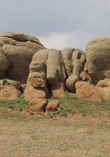 Gören dönüp bir daha bakıyor! Fil şeklindeki kayaların sırrı çözülemiyor