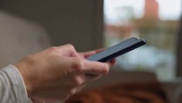 Günde ortalama 2 saat 43 dakika sosyal medyada geçiyor