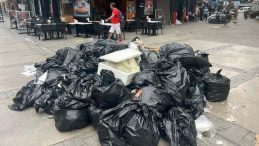 Güzel İzmir’de sokaklar çöple doldu, İzmir Büyükşehir Belediye Başkanı Tugay sendikayı toplantıya çağırdı