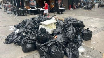 Güzel İzmir’de sokaklar çöple doldu, İzmir Büyükşehir Belediye Başkanı Tugay sendikayı toplantıya çağırdı