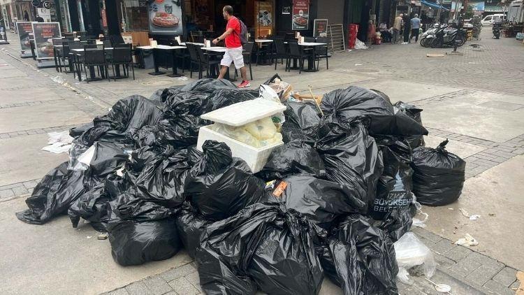 Güzel İzmir’de sokaklar çöple doldu, İzmir Büyükşehir Belediye Başkanı Tugay sendikayı toplantıya çağırdı