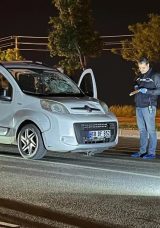 Hafif Ticari Araç Annesi ve Kızına Çarptı: Ağır Yaralı Anne Hayatını Kaybetti!