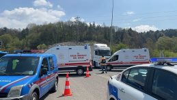 Hafif Ticari Araç ile Otomobil Kavşakta Çarpıştı; 10 Yaralı