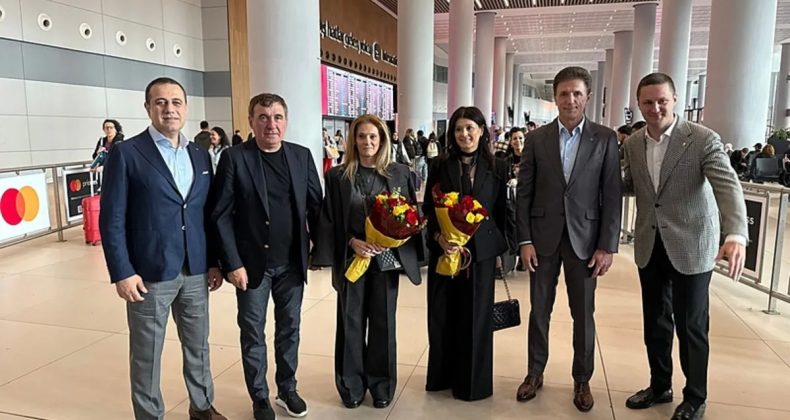 Hagi ve Popescu UEFA Kupası Zaferinin Yıl Dönümünde İstanbul’da