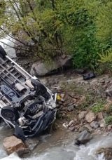 Hakkari’de İşçileri Taşıyan Minibüs Devrildi: 2 Ölü, 3 Yaralı