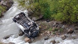 Hakkari’de İşçileri Taşıyan Minibüs Devrildi: 2 Ölü, 3 Yaralı