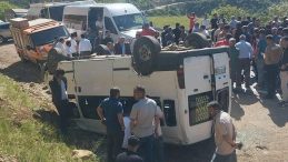 Hakkari’de Servis Minibüsü Takla Attı, 14 Kişi Yaralı