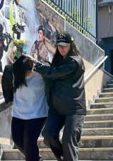 Haraç çetesinin kadın tetikçisi ortaya çıktı! İş adamına tehdit mesajı gönderip iş yerini kurşunladı