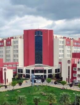 Hastanede “bıçak parası” skandalı! Doktor ve sekreteri gözaltında! Evinden çıkanlar ekipleri şoke etti!