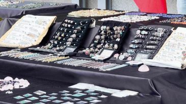 Havalimanında Yakalanan Şüphelinin Evinde Servet Bulundu!