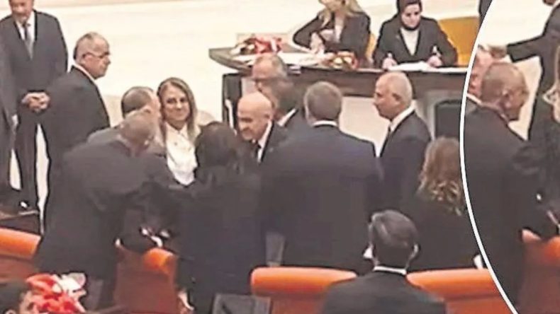 Her Şey Bir Tokalaşmayla Başladı