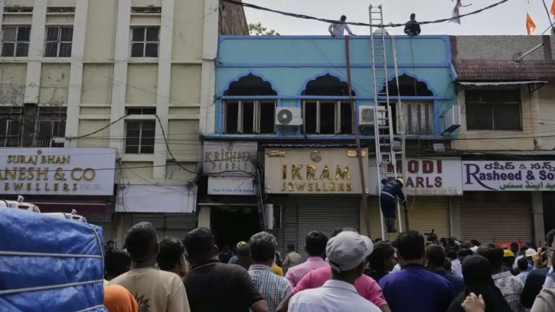 Hindistan’da Yangın Faciası: 17 Kişi Hayatını Kaybetti