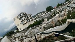 Hortum Yıkıp Geçti!