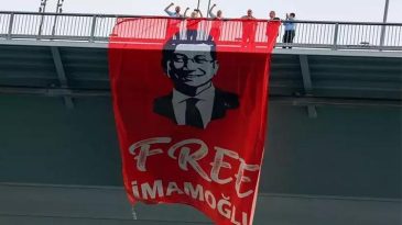 İmamoğlu Pankartı 15 Temmuz Şehitler Köprüsü’nde Asıldı